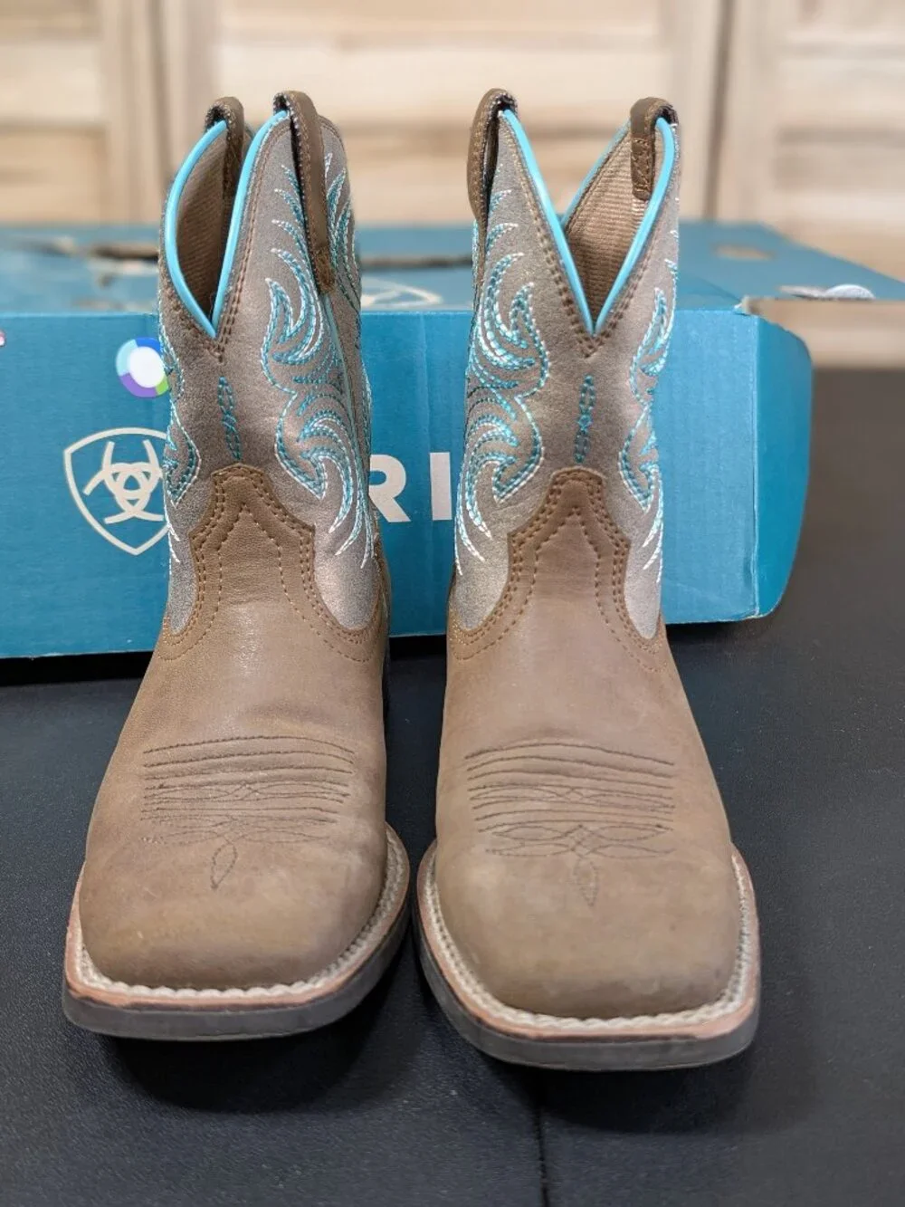 Ariat STORM Youth Brown Leather Western Boots with Turquoise Embroidery Size 1